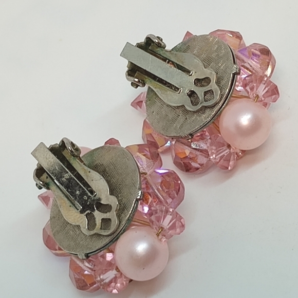 * Vintage Pink Aurora Borealis & Faux Pearl Necklace & Clip On Earrings SET - Picture 4 of 8